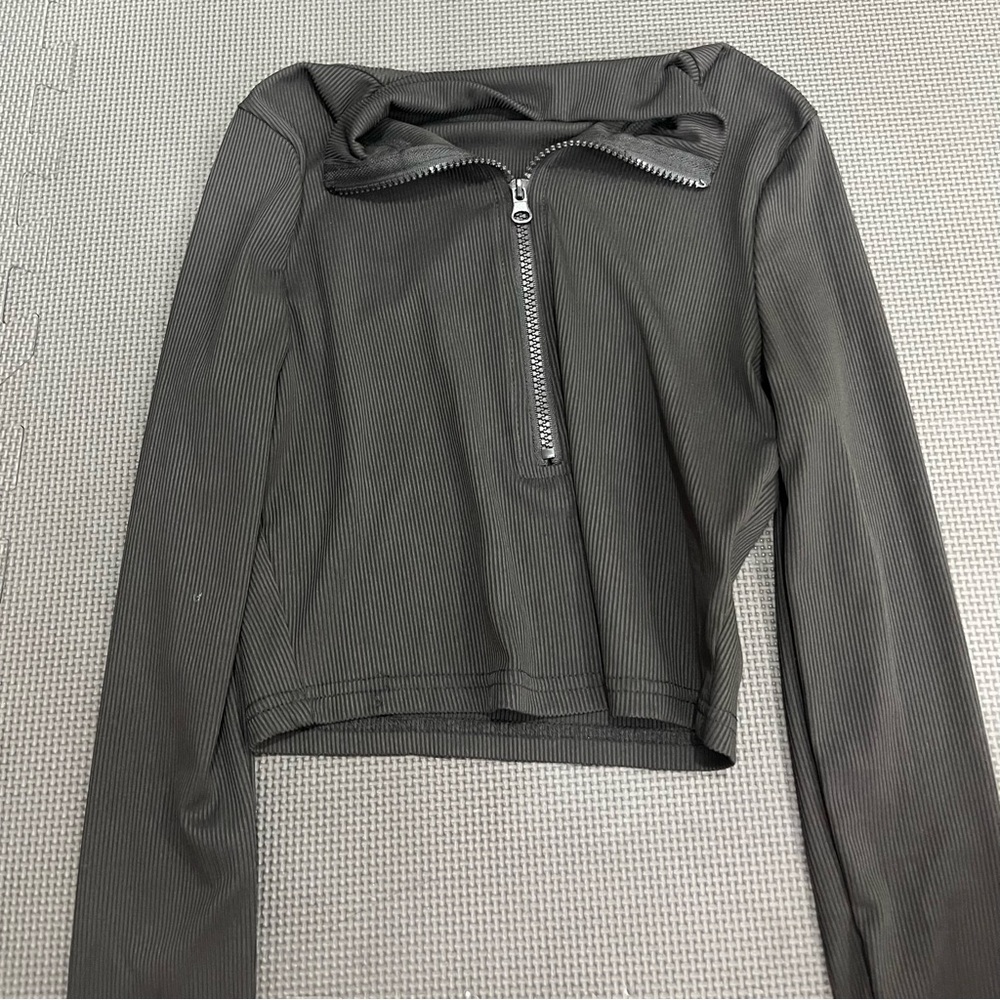 Stylish white Zip-Up Women's Top.           Gym top